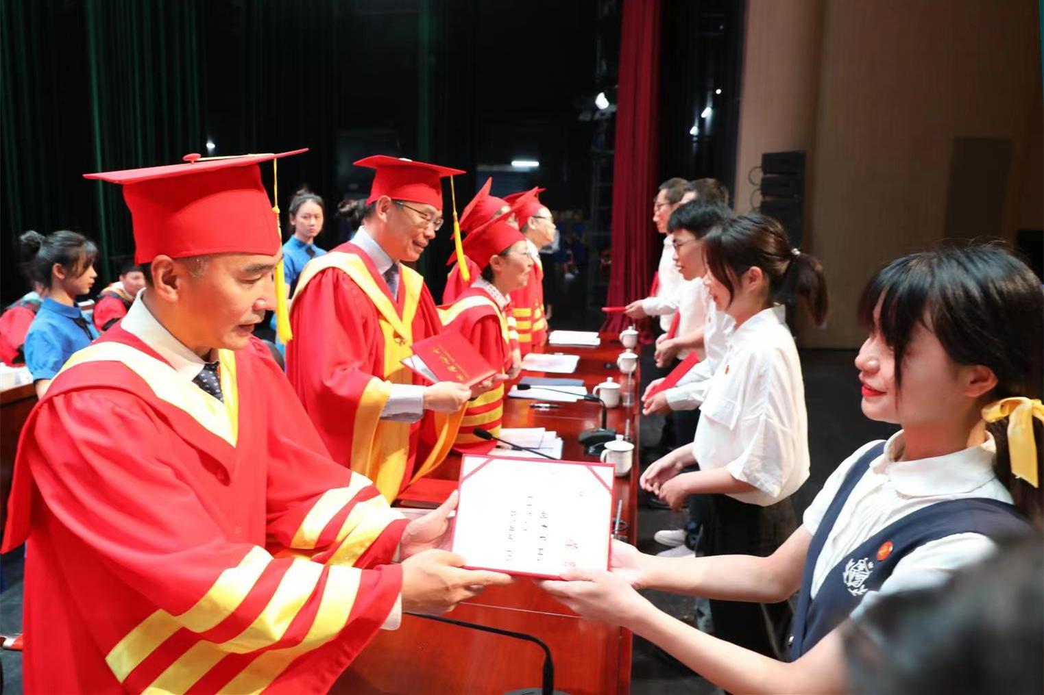 英国上市公司365